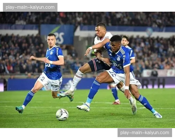 雷恩对阵斯特拉斯堡半场战罢，双方1-1进入更衣室